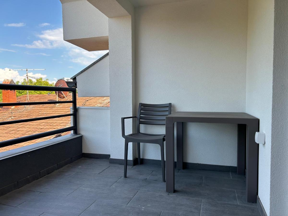 La Casa Apartments Ягодина Экстерьер фото